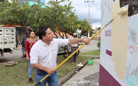 En La Col Flores Sur Pintamos El Kiosco Junto A Vecinas Vecinos E