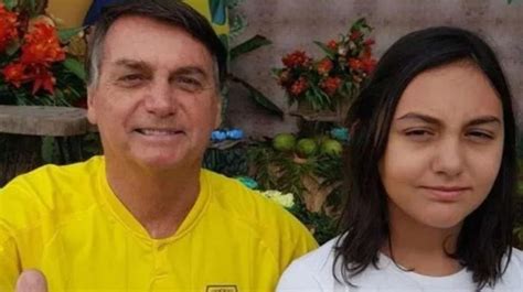 Na Justiça deputada psolista quer obrigar Bolsonaro a vacinar Laurinha