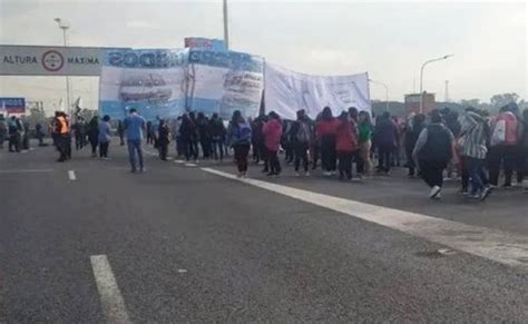 Caos En El Tr Nsito Colectiveros Cortan Puente La Noria Noticias De