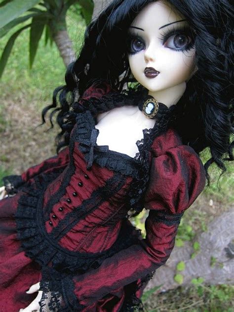 Pin By Jocelyn Lothian On Amazing Creations Gothic Dolls Fashion