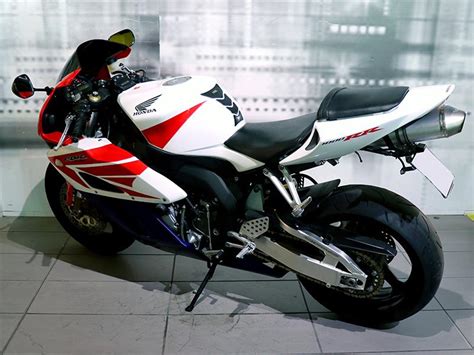 Honda Cbr Rr Colore Bianco Rosso Usato In Vendita