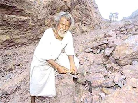 dasrath manjhi  mountain man  bihar bollywood