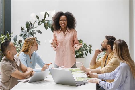 Como comunicar benefícios de forma clara e engajadora para os colaboradores
