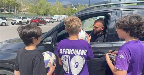 VIDEO VN Saponara Si Concede Ai Tifosi Per Una Sessione Di Autografi