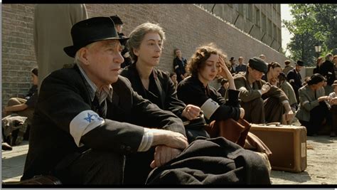 The Pianist (2002) - bluscreens