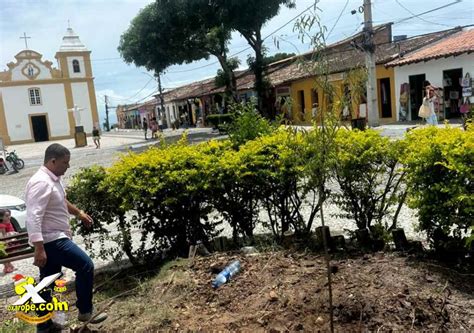 Praça Brigadeiro Eduardo Gomes - Novo pé de tamarindo é replantado na Praça Brigadeiro Eduardo Gomes, em ...
