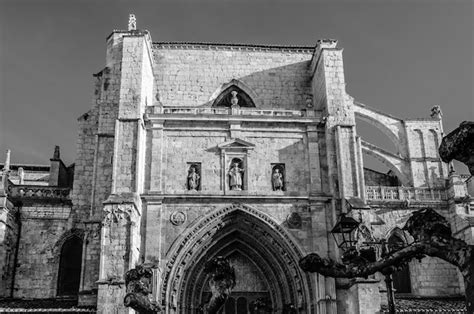 Vista De La Catedral Gótica De Palencia España Imagen En Blanco Y Negro