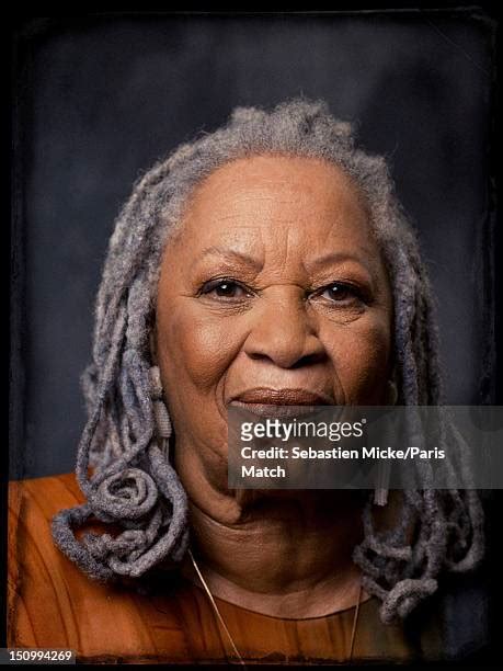 Toni Morrison Paris Match Issue 3302 Photos And Premium High Res