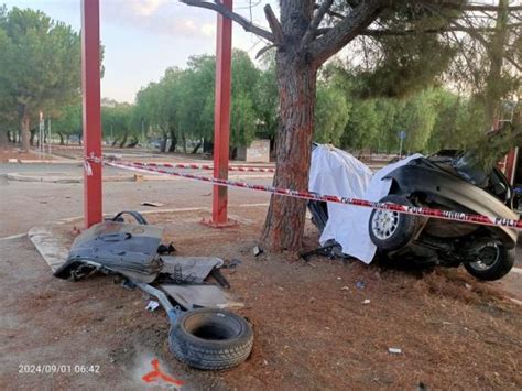 Foggia Auto Finisce Contro Un Albero Muore Il 17enne Che Era Alla