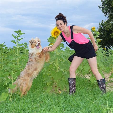 Fille Qui Se Fait Lecher Par Son Chien Chien Nouvelles