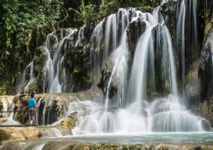 Por Las Cascadas De Villa Luz