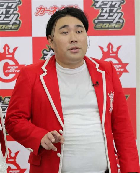 ＜キングオブコント2022＞ 優勝したビスケットブラザーズのきん（左）と原田泰雅 （撮影・光山 貴大） ― スポニチ Sponichi