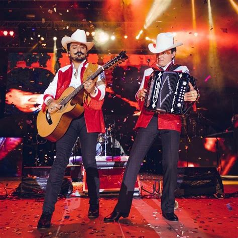 Los Dos Carnales Entran A La Lista De Xitos De Billboard Con Yo Soy