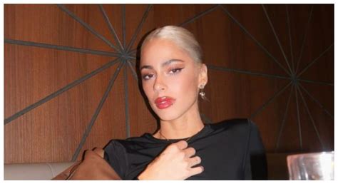 Tini Stoessel posó en bikini y encendió las redes sociales