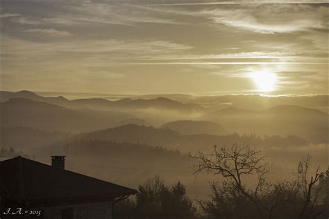 El Amanecer Y Los Bancos De Niebla Desde Boroa Zornotza Eitb Eus