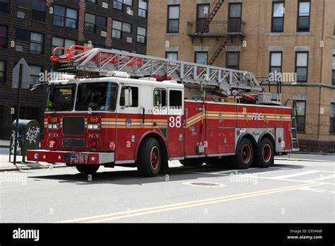 Fdny ladder 38 hi-res stock photography and images - Alamy