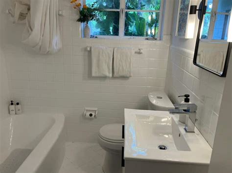deep clean  bathroom  cleaning services
