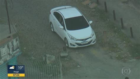 Vídeo Globocop flagra carro roubado circulando no Complexo do Chapadão