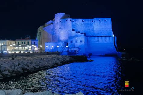 A Napoli Monumenti E Fontane Illuminati Di Azzurro Per Il Terzo