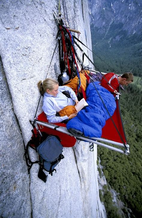 Overview: Portaledge Camping, Extreem Camp with Hanging Tent on Cliff