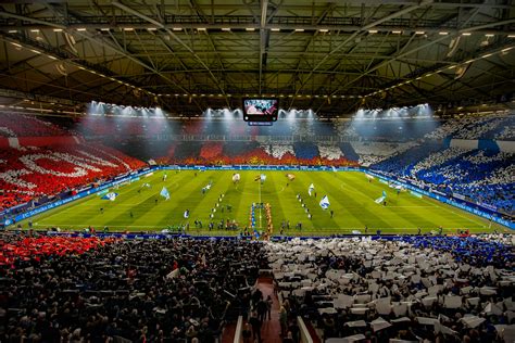 Yesterday’s whole-stadium choreography celebrating friendship between Schalke 04 and 1. FC ...