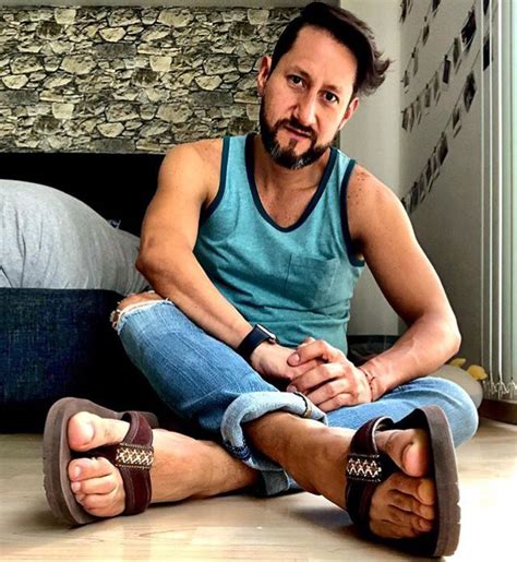 Pin De Alex Agui Aga En Flip Flops Pies Masculinos Sandalias Hombre