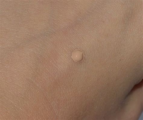 La vie de la femme Консилер Dior Skin Perfecting Hydrating Concealer Diorskin Nude 001 Ivory