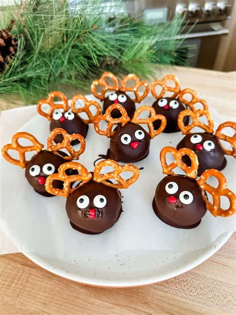 Reindeer Cake Pops - Lovely Delites