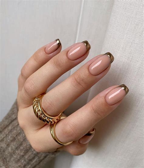 5 uñas minimalistas con toques dorados para llevar a la oficina Glamour