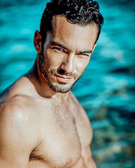 Aaron Diaz World sur Instagram : Hope this picture of @aarondiaz makes ...