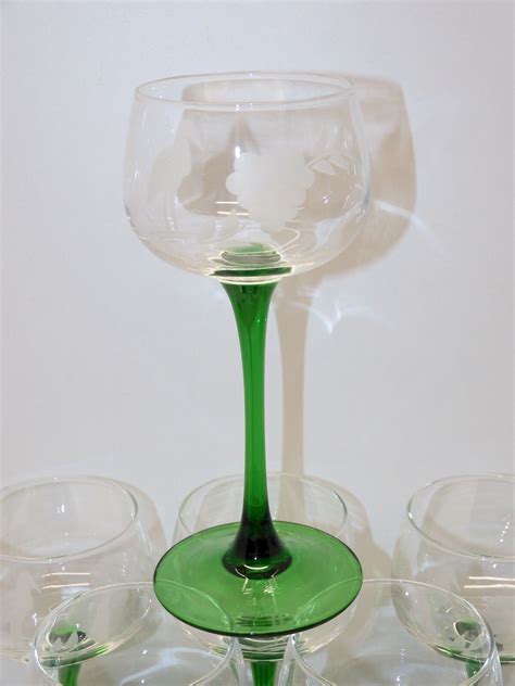 6 VERRES A PIEDS ANCIENS VERRE VIN DALSACE VIN Du RHIN 6 LUMINARC 2