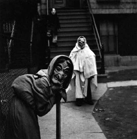 31 Terrifyingly Creepy Vintage Halloween Costumes