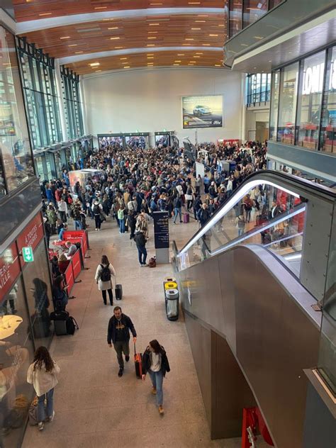 Lyon La gare de la Part Dieu un temps évacuée à cause dun bagage