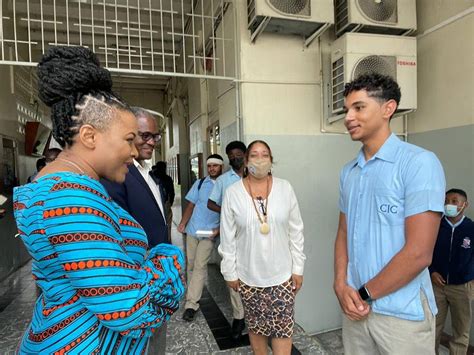 Education Minister Visits Ten Port Of Spain Schools Trinidad And