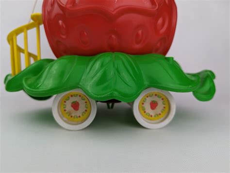 Vintage Kenner Strawberry Shortcake Big Berry Trolley Incomplete