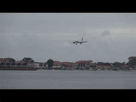 Airbus A Vueling Ec Ngb Aterrizaje San Sebasti N Eas Leso Youtube