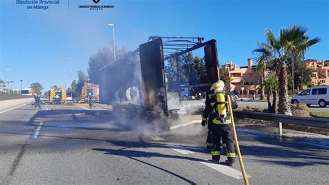 El Incendio De Un Camión En La A 7 Deja Un Carril Cortado Y Dos