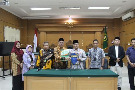 Perkuat Tridharma Perguruan Tinggi F Syariah Iain Cirebon Mou Dengan