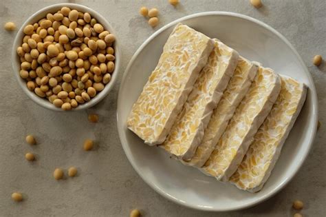 Tempeh Cru Ou Tempe à Base De Graines De Soja Fermentées Servi Sur