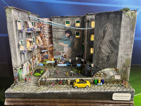 Arrivo al Museo della miniatura del Largo Maradona dei quartieri