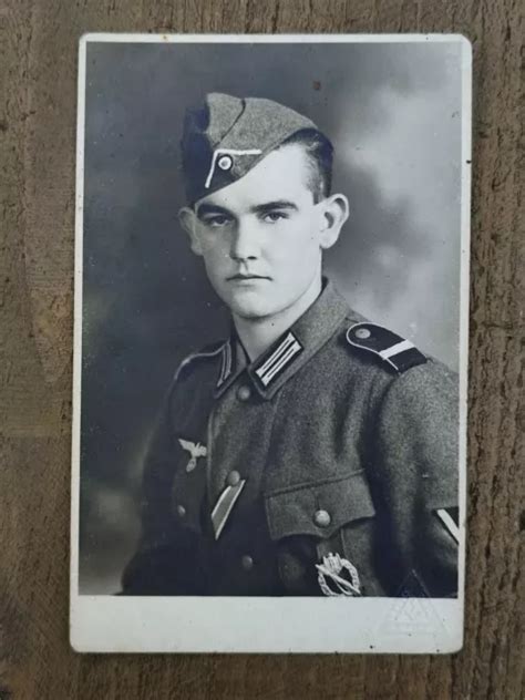 Portrait Foto Soldat Orden Isa Ekii Band Schiffchen Wk Ii Wehrmacht Eur