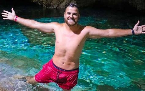 Sertanejo Z Neto Chama A Aten O Na Web Volume Em Bermuda Uma