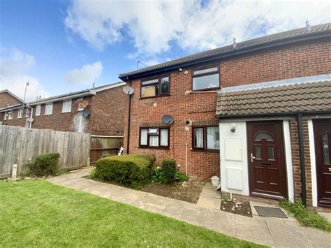 2 Bed Maisonette For Sale In Coulson Court Dallow Road Luton