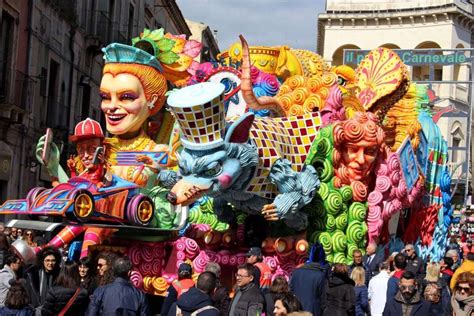 La storia del Carnevale di Acireale considerato tra i più belli d