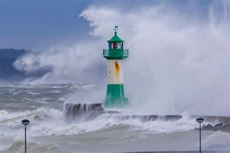 Hochwasser Bsh Warnt Vor Sturmflut Im Norden Stern De