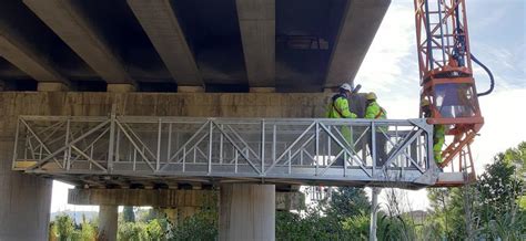 Il Viadotto Perde Pezzi Traffico In Tilt Alcuni Calcinacci Si Sono