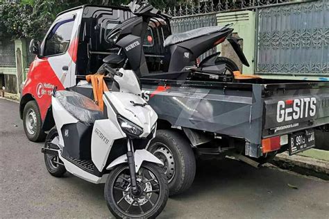 KALEIDOSKOP Utak Atik Kebijakan Mendorong Motor Listrik