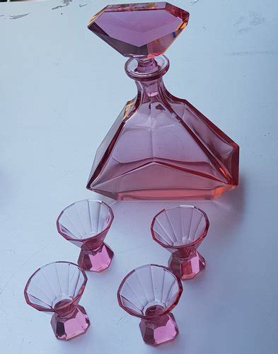 Art Deco Karaffe Aus Rosa Kristallglas Mit Gl Sern Bei Pamono Kaufen