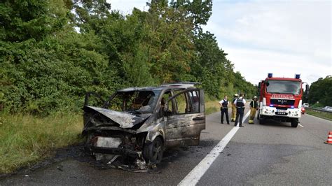 Mannheim Rheinau Fotos Mitten Auf B36 Mercedes Steht In Flammen