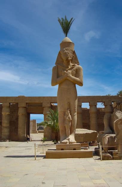 Premium Photo Ancient Statues Of Pharaoh Ramses Ii And His Daughter Meritamon In The Temple Of